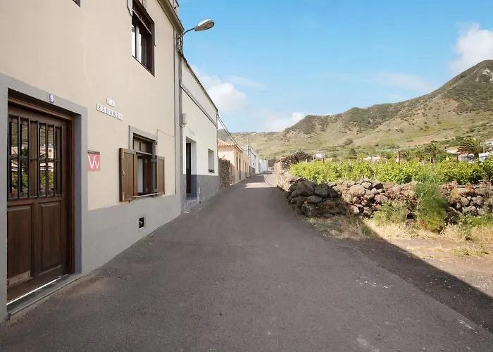 Casa La Zahorra بيت للعطل